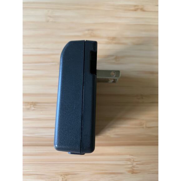 Nikon AC Adapter DH-68P Black Preowned - Picture 3 of 6